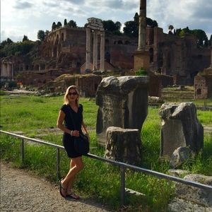 Athleta Black Topanga V-Neck T-Shirt Dess